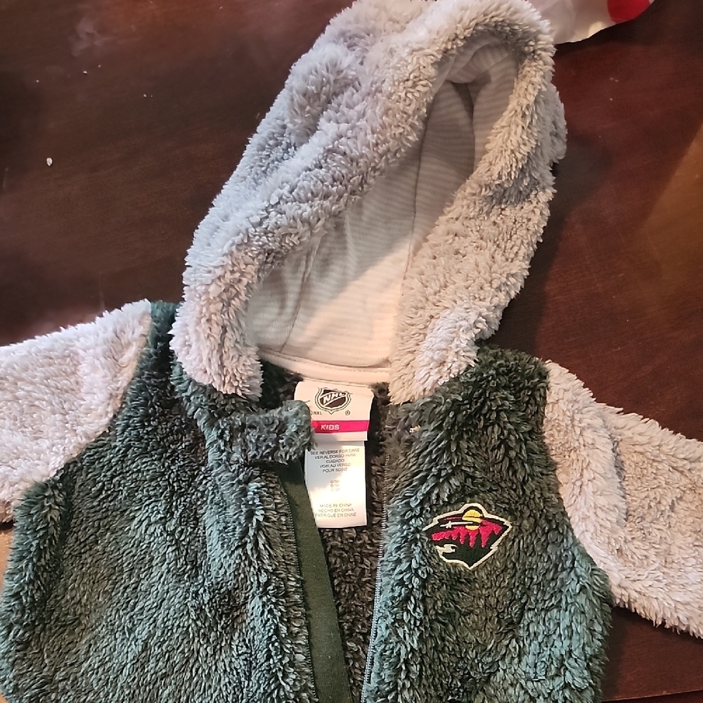 New Green and Gray Hooded Winter Onsie Witb NHL Minnesota Wild logo Never Used